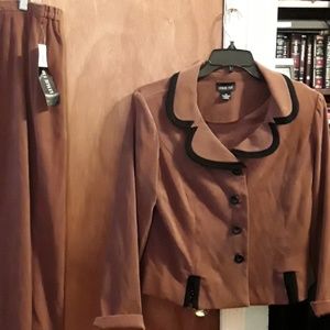 Festive Leslie Fay Suit, size 14